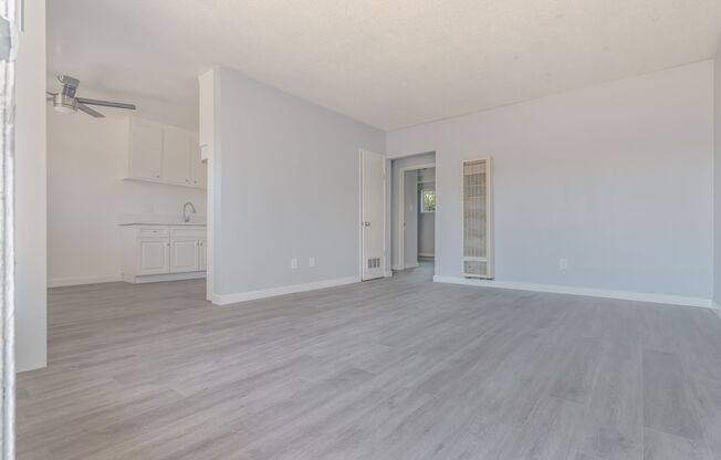 2 beds, 1 bath, $2,095, Unit Unit 12