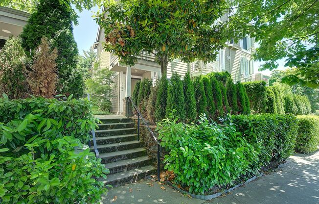 2bd/2.5ba Seattle Townhome