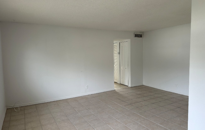5741 SW 36 CT