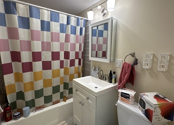 Studio, 1 bath, 375 sqft, $1,950, Unit 106