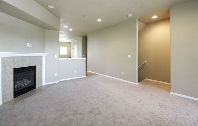 RENT SPECIAL: $500 Off First Full Month's Rent With One Year Lease!~ Madras 1951
