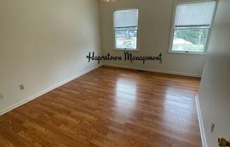 2 beds, 1 bath, $1,300