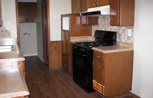 3 beds, 2 baths, $1,325