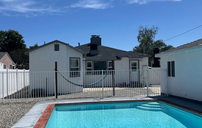 *Special $500 Off The First Month's Rent * Beautiful Pool Home in Prime Van Nuys Location