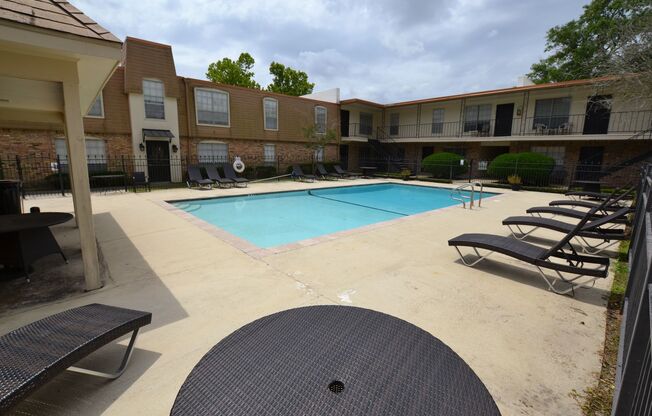 Bienville Towers Condo near 1-10 & College; newly renovated 1 bedroom, 1 bath condo