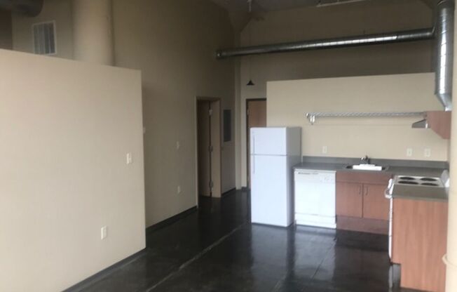 1 bed, 1 bath, 650 sqft, $1,405, Unit 303