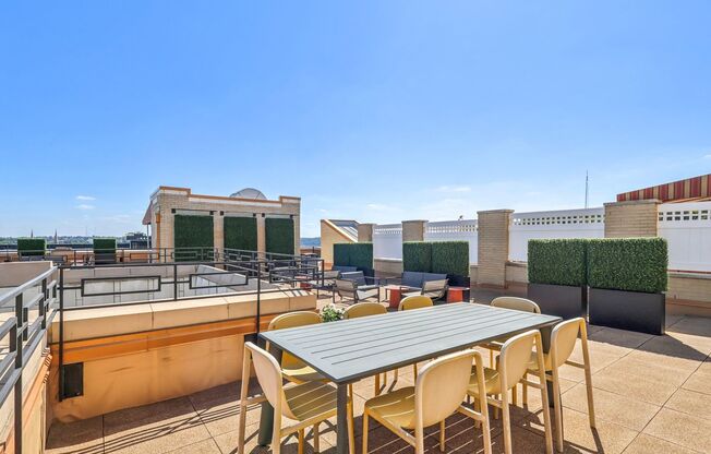 2 beds, 1 bath, 975 sqft, $1,900, Unit Royal York 102