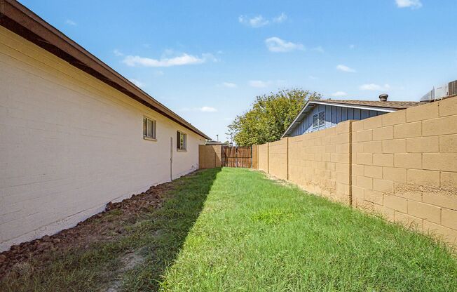 Great Tempe Home with Diving Pool*POOL & LANDSCAPING SERVICES INCLUDED IN RENT