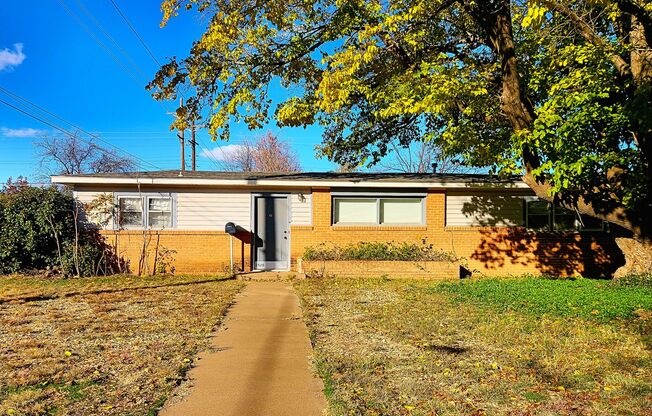 Charming Two Bed One Bath Near Texas Tech