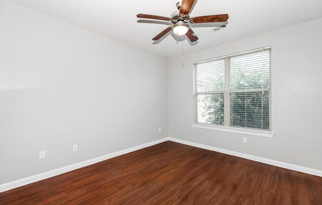 1 bed, 1 bath, 651 sqft, $1,300