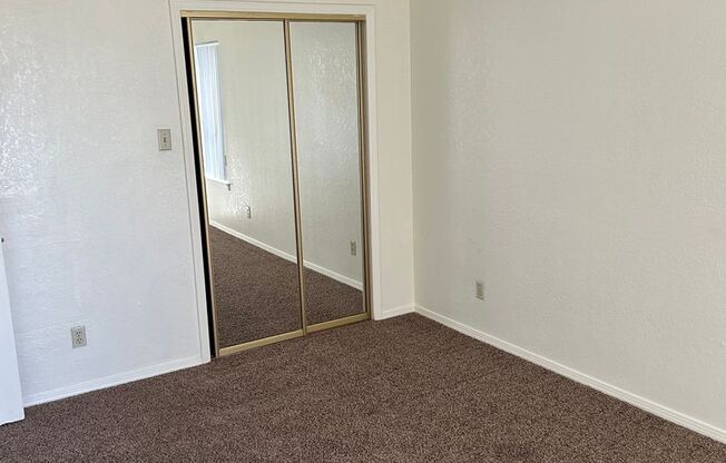 2 beds, 1 bath, 861 sqft, $970, Unit 20