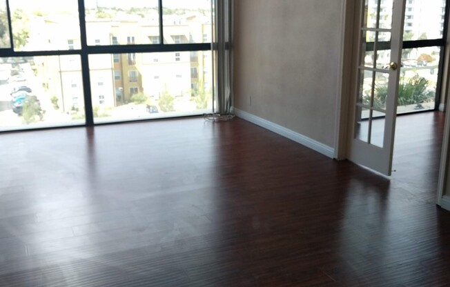 2 BED, 2 BATH, HIGH RISE UNIT NEAR UNLV!!