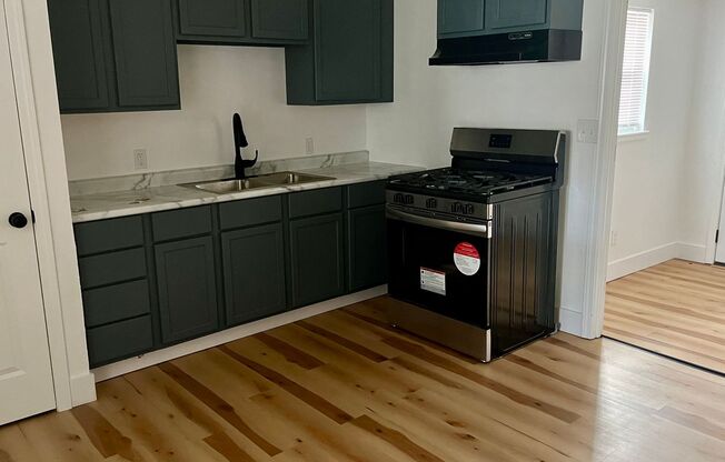 3 beds, 1 bath, $1,015, Unit 301