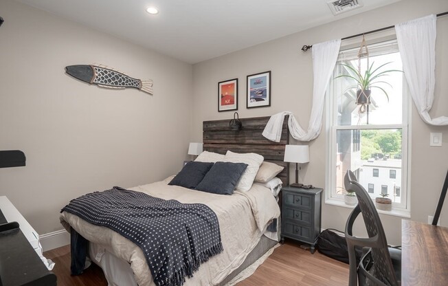 3 beds, 2 baths, 1,558 sqft, $6,000, Unit 21