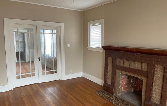 310 W Elm Apt 1E