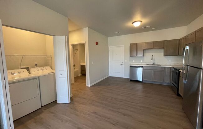 1 bed, 1 bath, 670 sqft, $929, Unit 1140-204