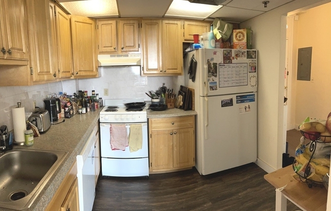4 beds, 2 baths, 1,730 sqft, $7,400, Unit 701/702