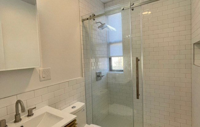 1 bed, 1 bath, $3,300, Unit 3R