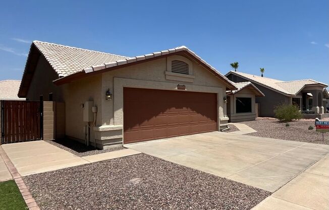 3 Bedroom Home in Madera Parc Near W Elliot Rd and S Cooper Rd!