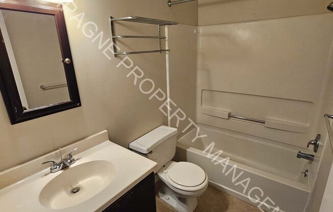 1646/1648 Summit Street