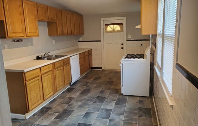 3 beds, 1 bath, $1,750