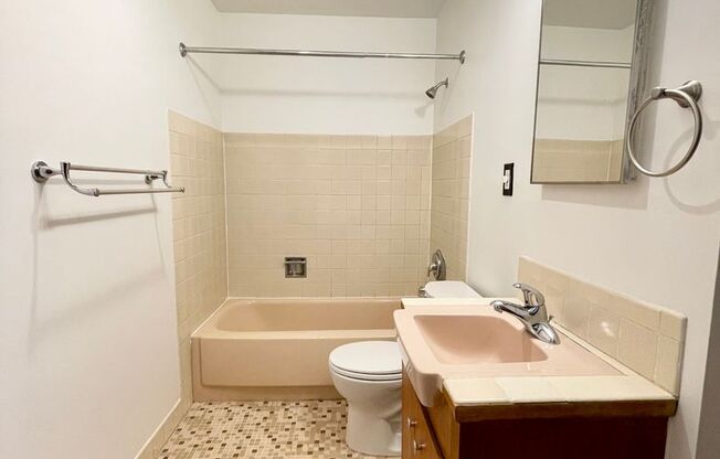 Studio, 1 bath, 464 sqft, $1,375, Unit 109