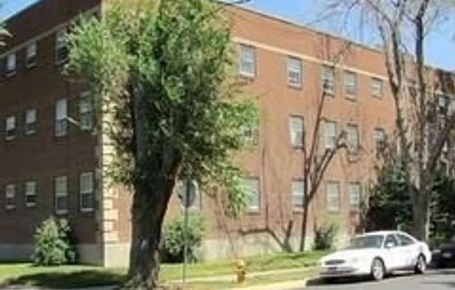 446 W Whitman