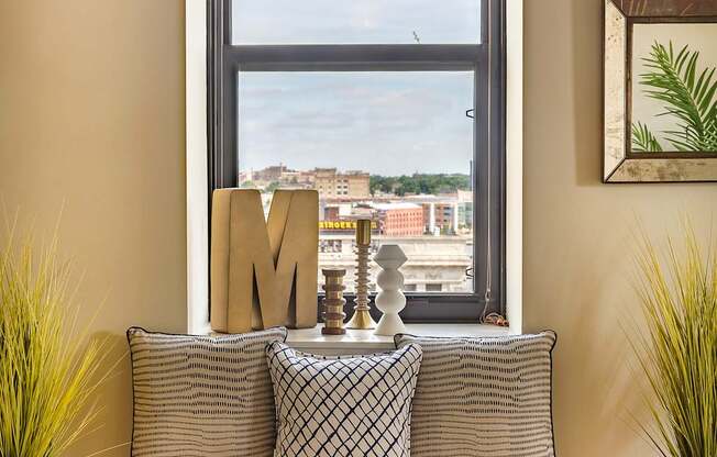 Spacious Sitting Room at Grand Wisconsin, Milwaukee