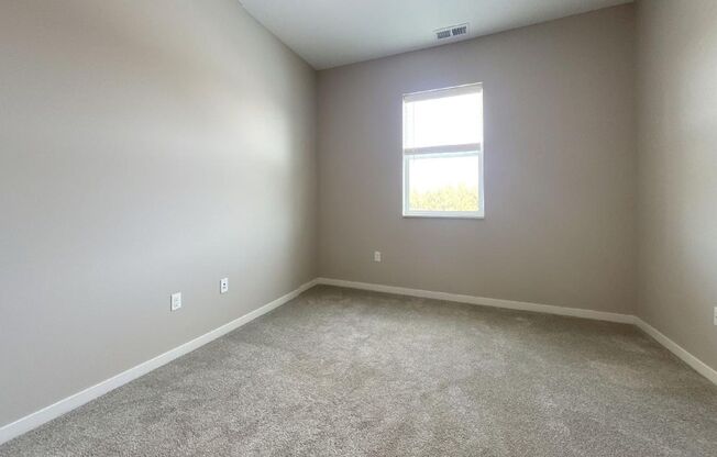 3 beds, 2 baths, 1,250 sqft, $2,599, Unit 4 - 327