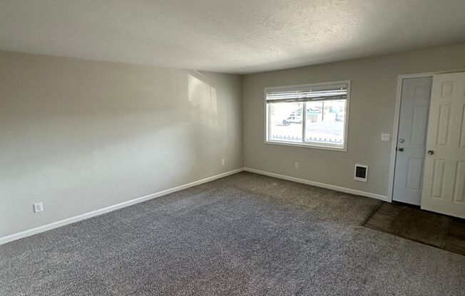 2 beds, 1 bath, 900 sqft, $1,125, Unit #5