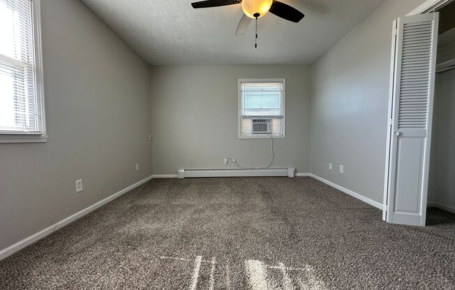 2 beds, 1 bath, $925, Unit 6