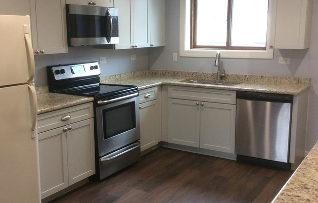 1221 WHISPERING HLS CT 