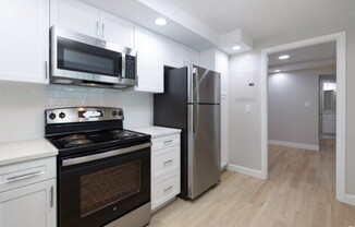 1 bed, 1 bath, 986 sqft, $2,400, Unit 2E