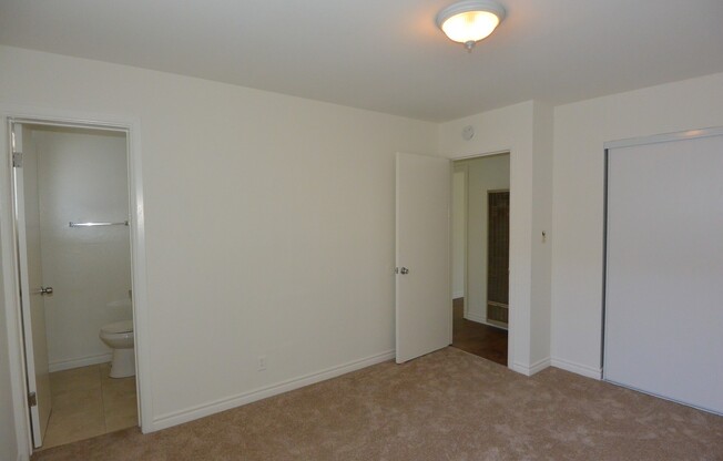 3 beds, 1.5 baths, $2,700, Unit 2214-4