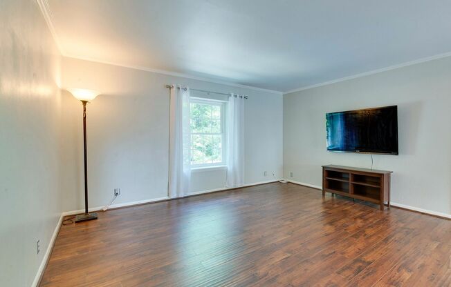 Check out this amazingly located 3 bed/2 bath condo in Dilworth!