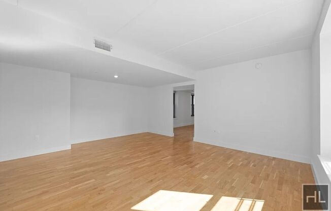 2 beds, 1 bath, $4,050, Unit 605