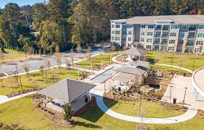 Dominium-Stonepointe-Aerial Courtyard