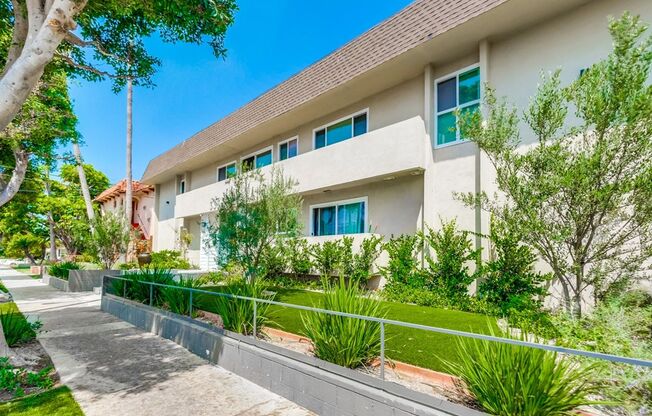 Premier Apartment Complex Near Hollywood Park with Pool, Gym and Covered Parking!