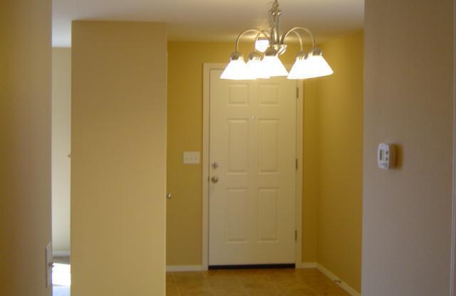 Clean 3 BD/2 BA Home in Battle Ground Village Community! Great Location!