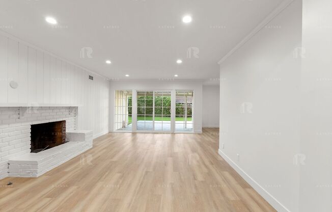Newly REMODELED large 4 bed / 4 bath home w/ family room, private bonus room / home office, and "Kosher" kitchen, in a quiet cul-de-sac.