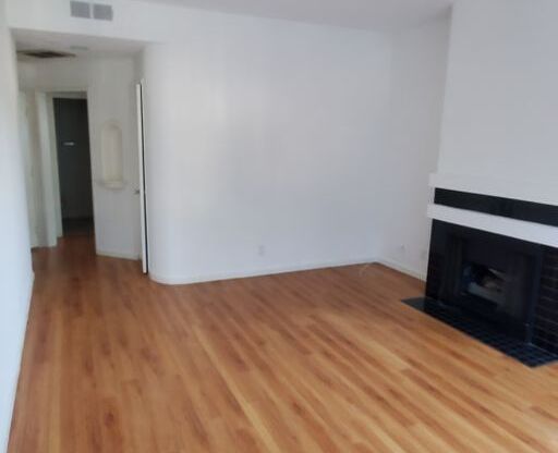 1 bed, 1 bath, $2,250, Unit 106