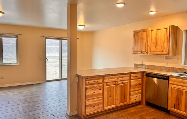 3 beds, 2.5 baths, $2,105, Unit 2