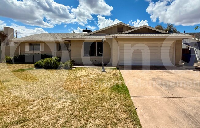 1275 E LOMA VIS DR