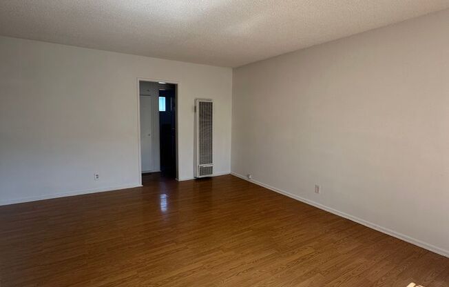 917 Centinela Ave