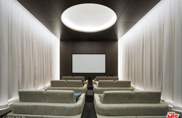 1 bed, 1 bath, 740 sqft, $3,100, Unit 902