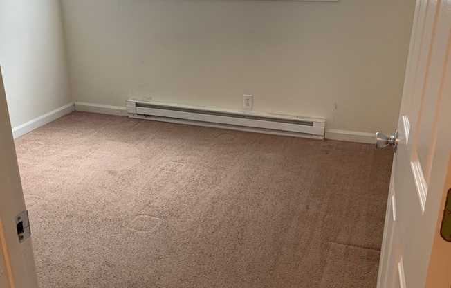 2 beds, 1 bath, 950 sqft, $1,150, Unit 2