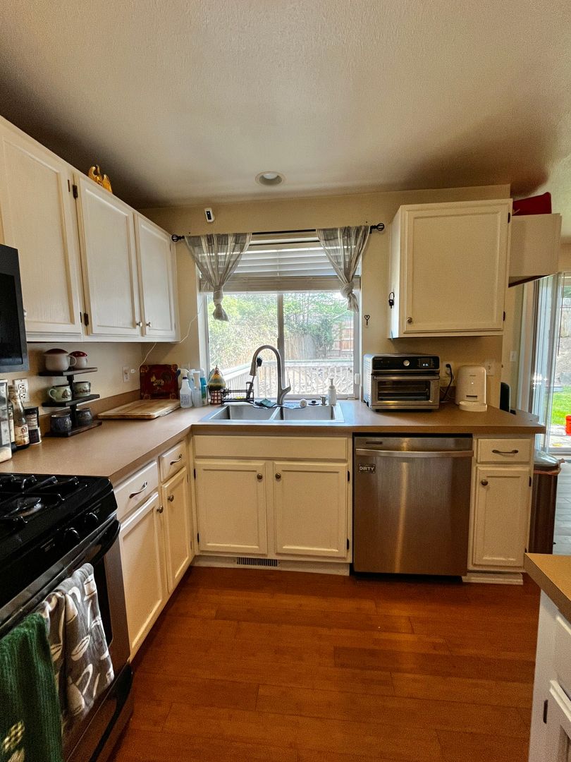 Pet Friendly Home Close to Everything