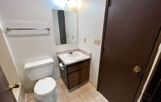 1 bed, 1 bath, $995, Unit 5208-A