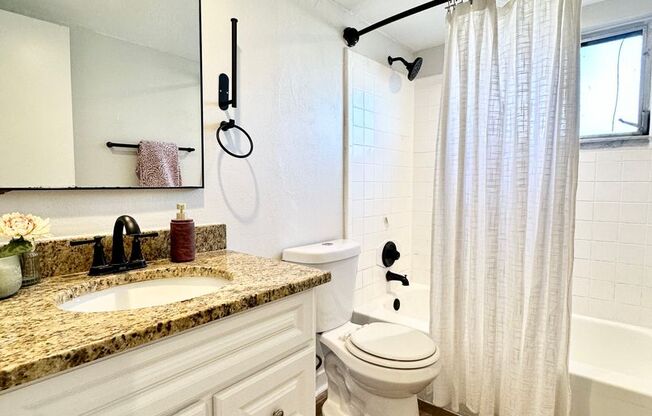 2 beds, 1 bath, 920 sqft, $1,899, Unit 24