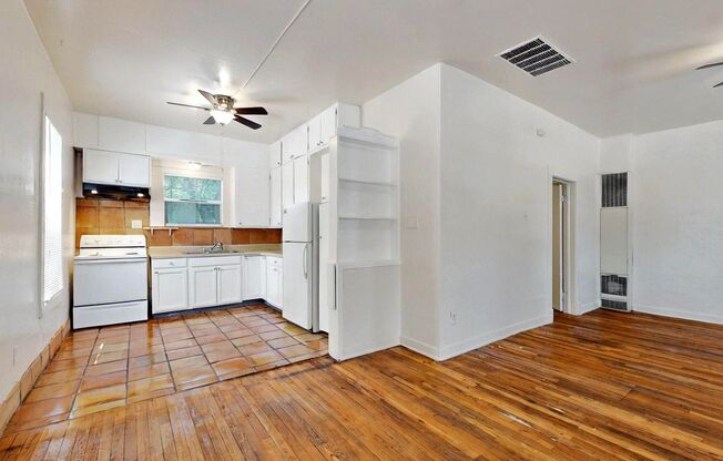 2 beds, 1 bath, 900 sqft, $1,400, Unit 823 11th Street NW